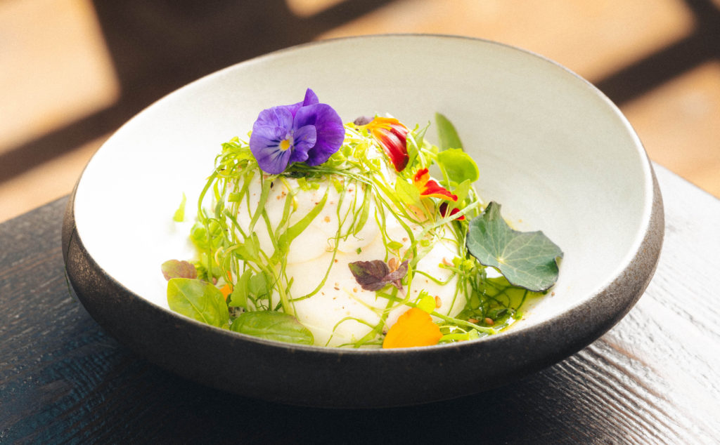 For the fresh salads and side dishes, the chefs of the Restaurant Amitié in Hartmannswiller use organic vegetables from the nearby « Chez Marianne » gardens at the Château Ollwiller.